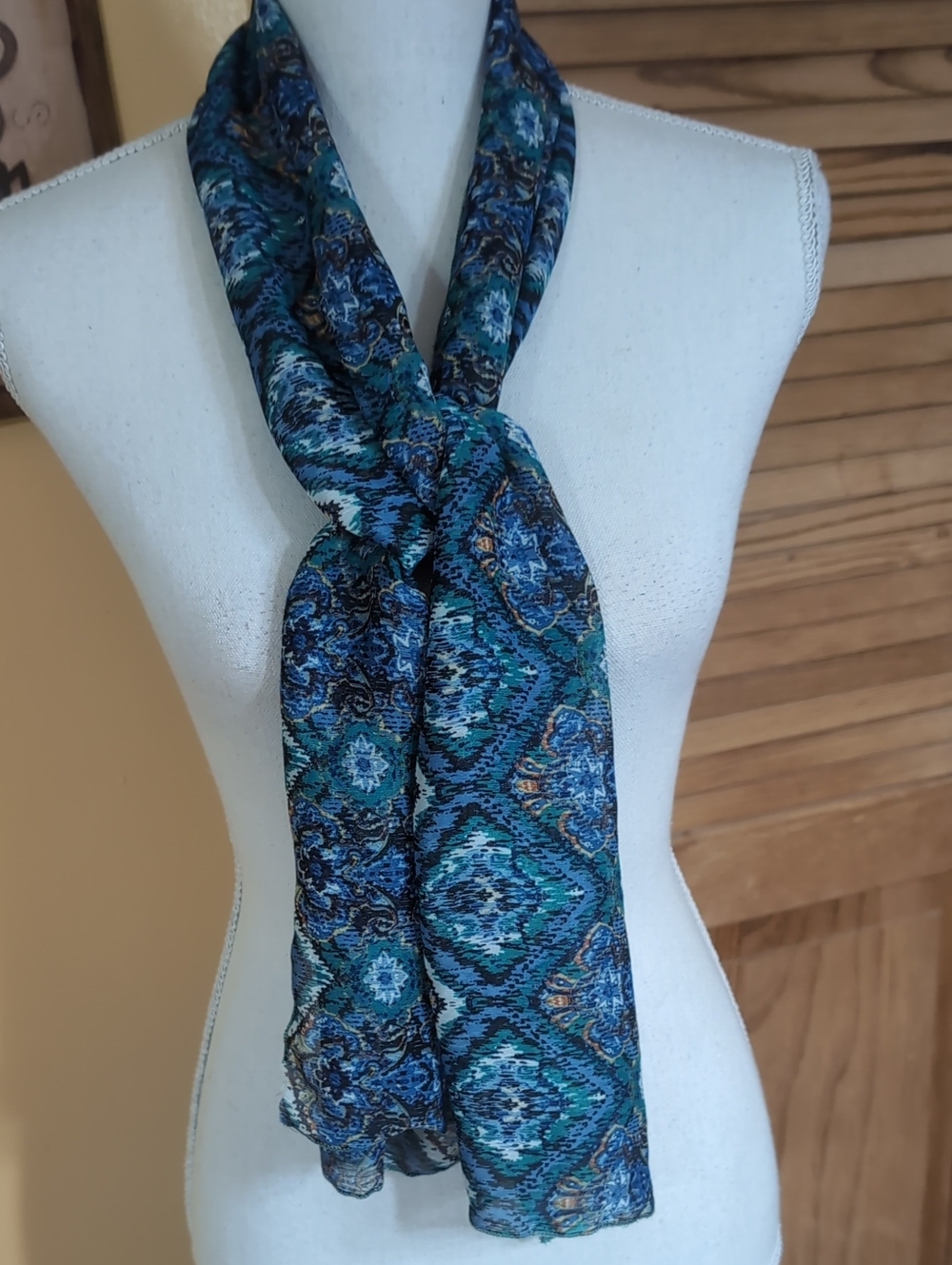 Blue Green Patterned Lightweight Scarf EUC